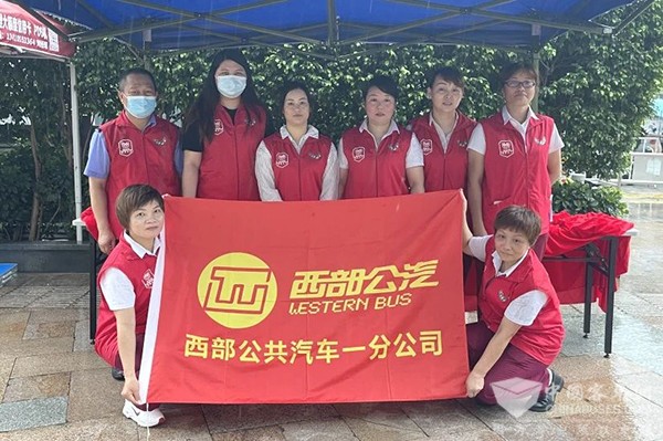 深圳市西部公汽 市民出行需求 民意车厢 进社区 宣传活动