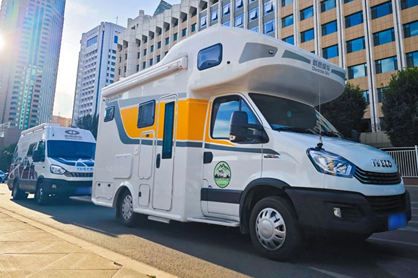 穿越亚欧大陆旅程 依维柯底盘戴德房车的3万公里极限挑战