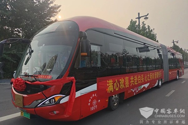 洛阳公交 18米 公交婚车 婚礼仪式