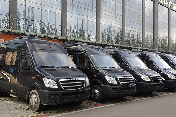 小型包车成为旅游新趋势 苏州金龙睿星助新疆南松打造高端旅游