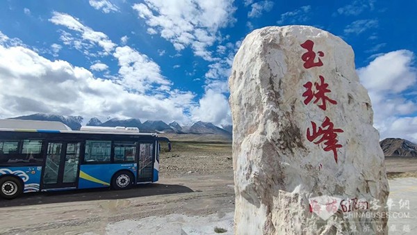 吉利星际客车 醇氢增程动力 城市客车 C8M 玉珠峰