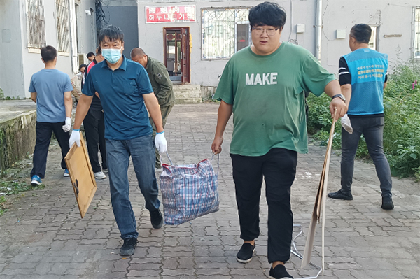 打造旅游城市 延吉公交持续开展“红色星期五”党员志愿服务活动