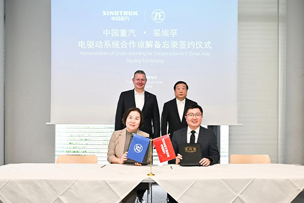 谭旭光率领山东重工团队参观采埃孚 双方签署合作谅解备忘录