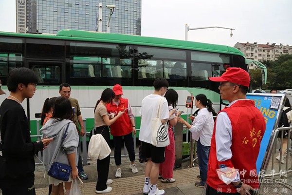 镇江公交 节日期间 线路运营 安全生产 平稳有序