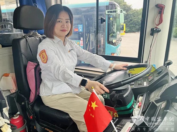 镇江公交 节日期间 线路运营 安全生产 平稳有序