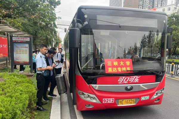 保障市民假期出行 宜昌公交竭力满足群众多样化需求