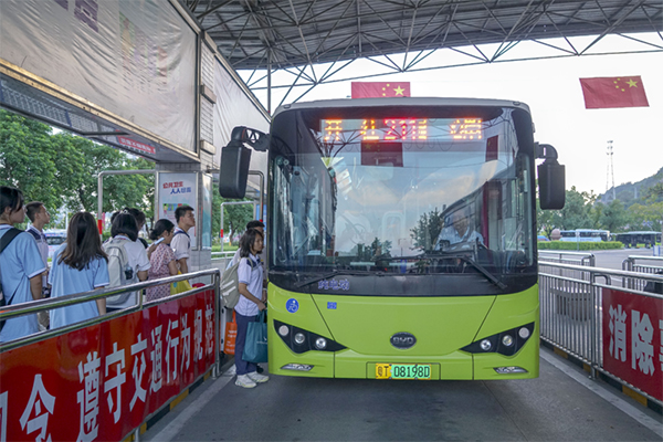 长假坚守岗位 中山公交4000多名员工为市民出行护航
