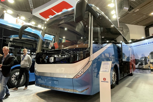 左擎纯电右牵氢能 中通客车登陆比利时客车展