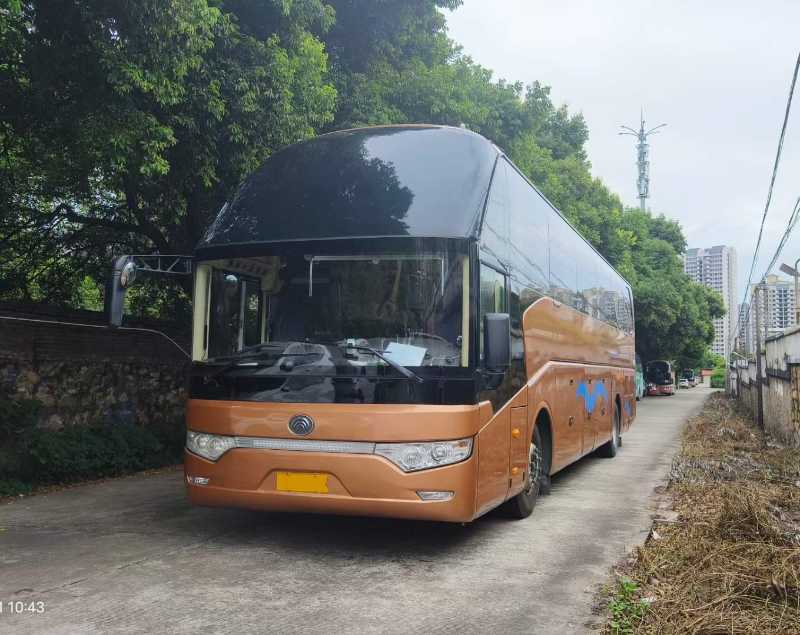 同款三台可提双档12米49座国四宇通6122气囊旅游车