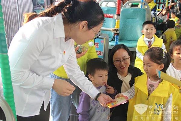 盐城公交 小记者 走进大公交 实践活动