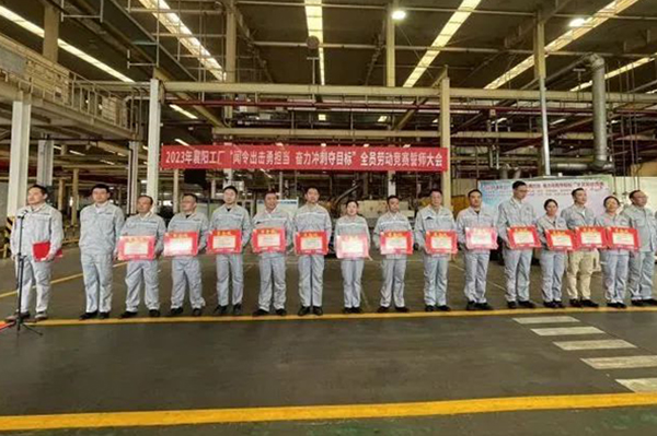 冲刺年度目标 东风德纳车桥襄阳工厂举办劳动竞赛誓师大会