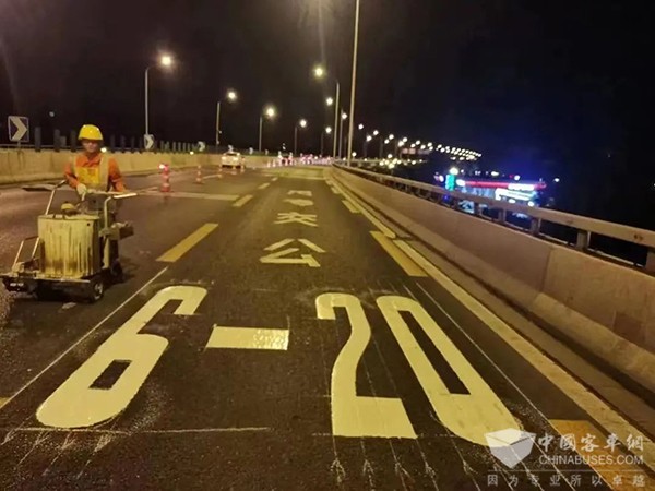 优先通行 部分道路 试点 公交车辆 延长绿灯