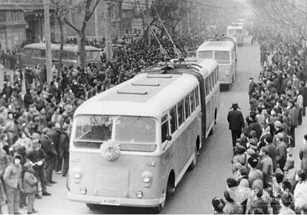 济南公交 75年 记录者 换代升级 发展进步