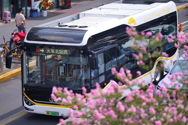 不断深化“八连”服务 成都公交持续为人民群众幸福出行努力