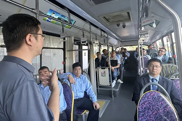 整洁形象迎进博会 上南公交开展深化“一企一品”车辆清洁活动