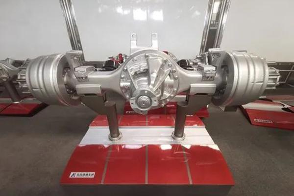 闪耀中国国际商用车展 东风德纳车桥助推整车产品全面迭代升级