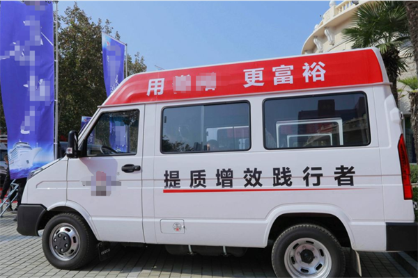 助力下乡宣传 南京依维柯40台全新得意交付河南