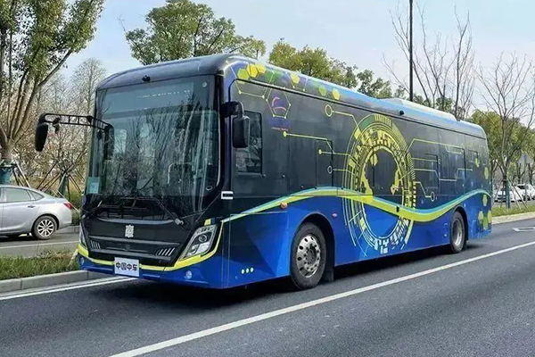 上海开启交通领域“一码通行” 中心城区自动驾驶公交试点运营