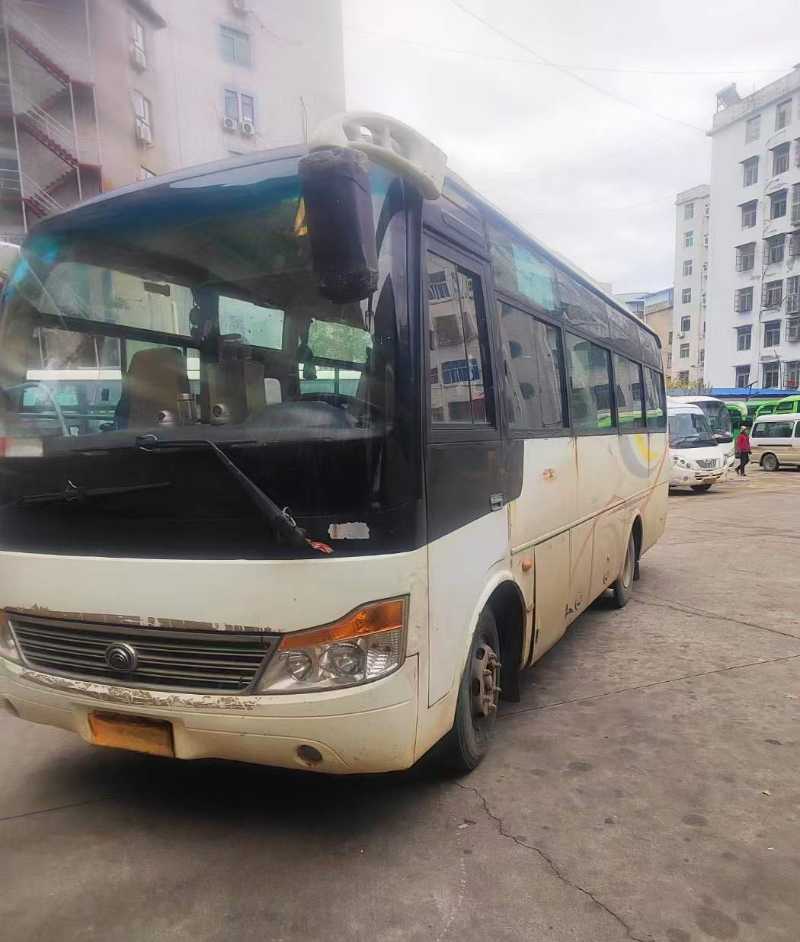 2013年12月 多台性价比高靓货30座宇通9752型客车