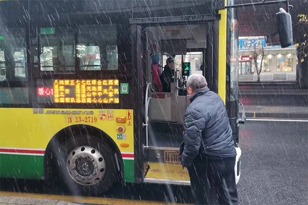 做好市民出行保障工作 乌鲁木齐市公交启动特殊天气应急预案