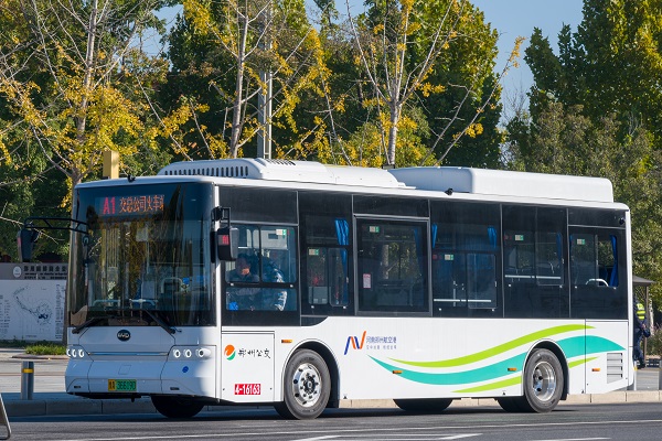 现身全国首个航空港经济发展先行区 比亚迪纯电动客车主场作战
