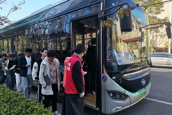 为社区青少年提供服务 苏州“研学”号公交再次启程