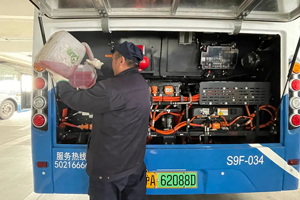 保障乘客安全舒适乘车 浦东金高公交开展冬季维护工作