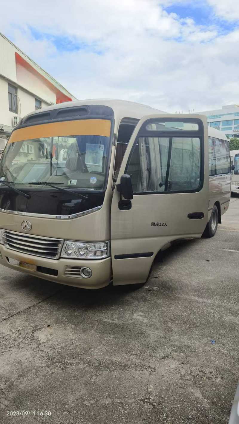 2018年7月 国五12座柴油豪华可调座椅江铃中巴 