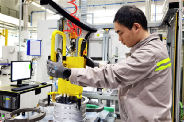 电动化出行转型提速！采埃孚新能源电驱电机产量突破300万台