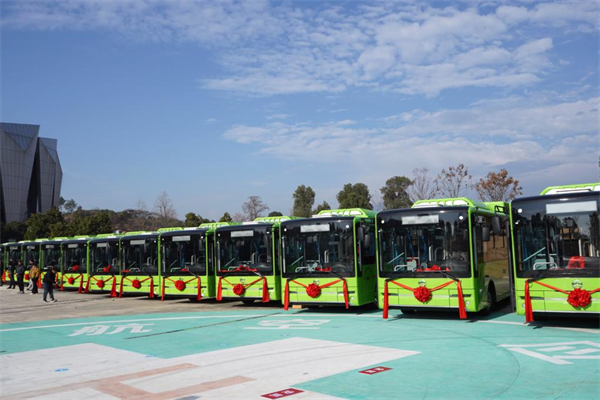 服务县域公交适老化出行 金旅新一代“朝歌”批量交付浦江县