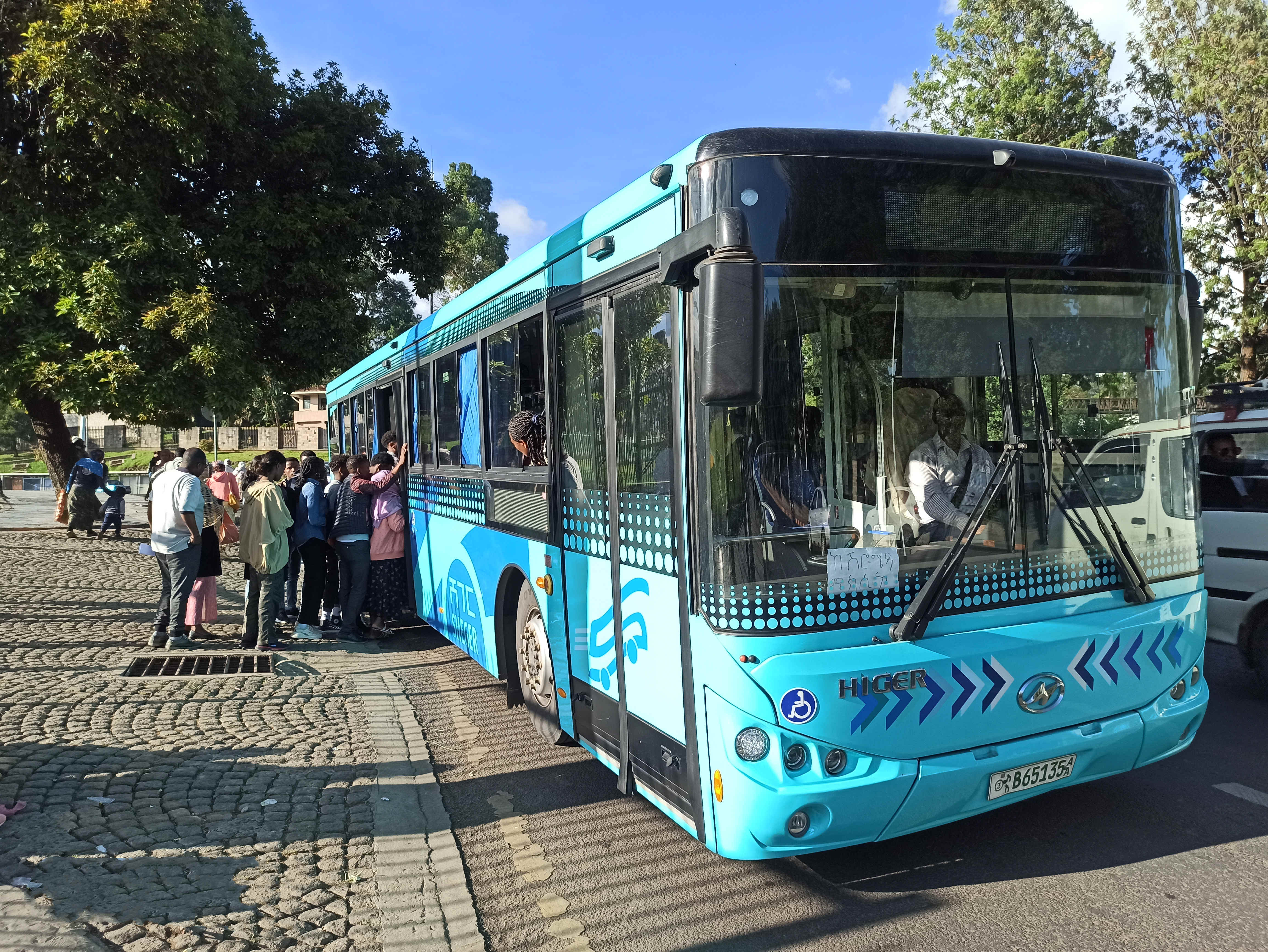 稳居行业第二！苏州金龙2023年向全球市场展示“中国范本”