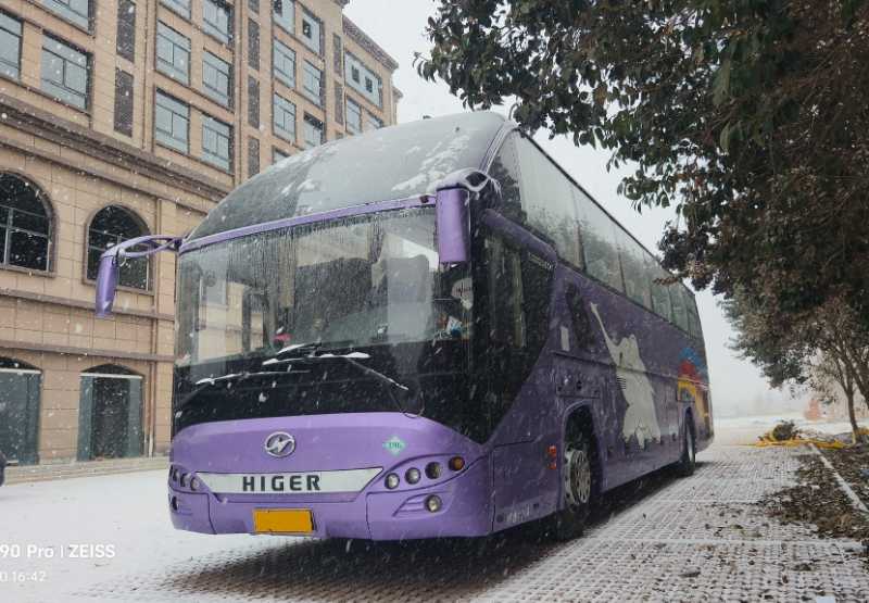 51座12米双罐天然气锅炉暖气中门海格6125气囊车