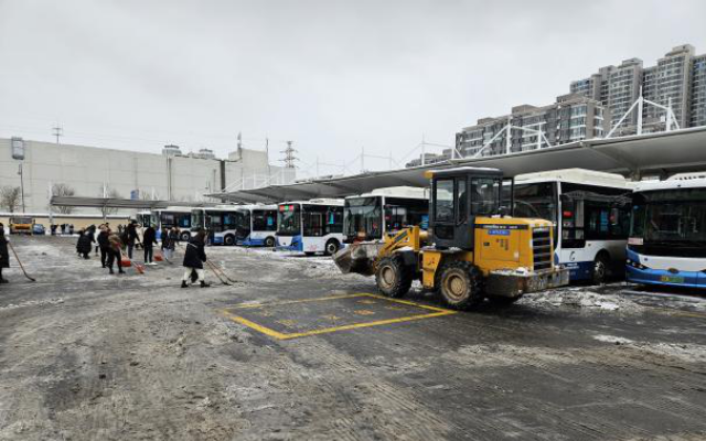 以动制“冻”  太原公交保障市民群众出行安全