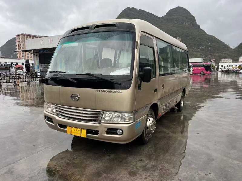 非营运国五19座外摆门封闭玻璃安凯中型车