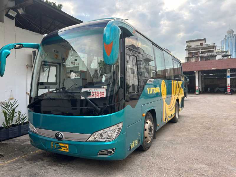 2021年19座2+1宇通6816气囊车