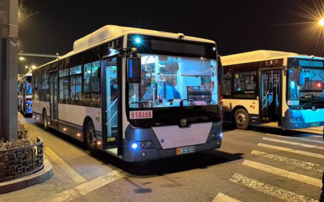 照亮太原公交人 “2024龙行龘龘·盛世音乐焰火秀”震撼上演