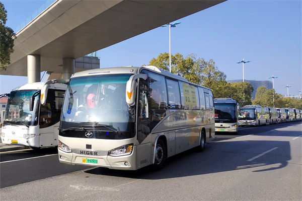 苏州环金鸡湖半程马拉松 苏州金龙携50款客车圆满完成护航