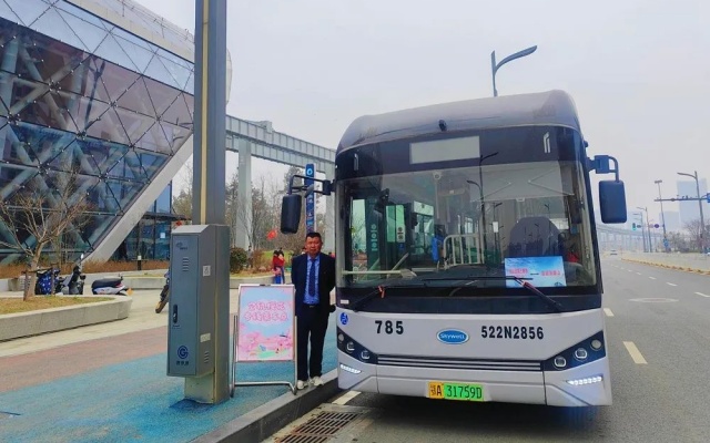 坐空轨 赏樱花 武汉公交推出6条专线无缝衔接