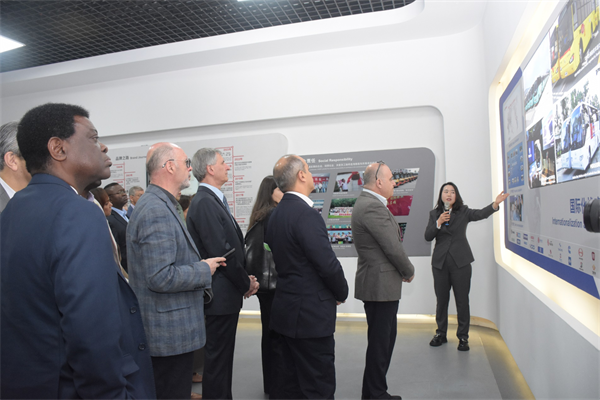 为新V系大巴点赞！ 28位驻华大使、公使参访苏州金龙