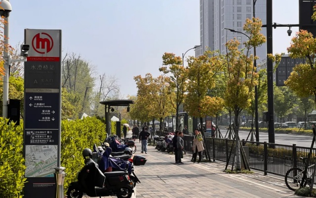 不走“冤枉路” 从地铁站出站即可乘坐公交直达九溪