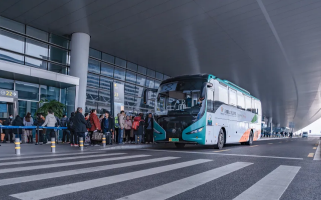 “一赛一会一假期”将至 成都公交发布机场乘车指南