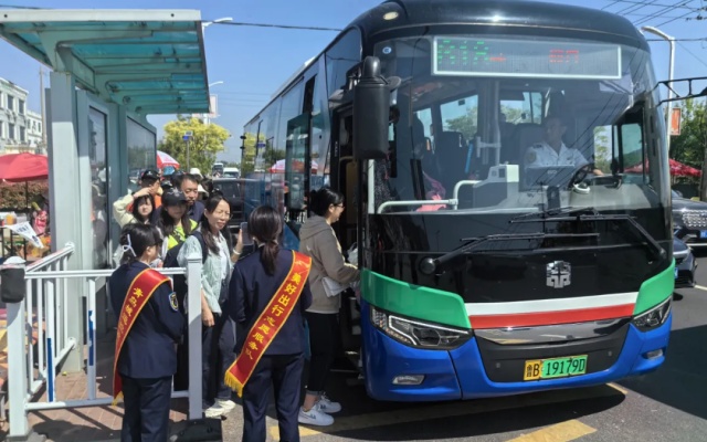 守护佳节 便民服务上新又走心 温馨巴士叫好又叫座