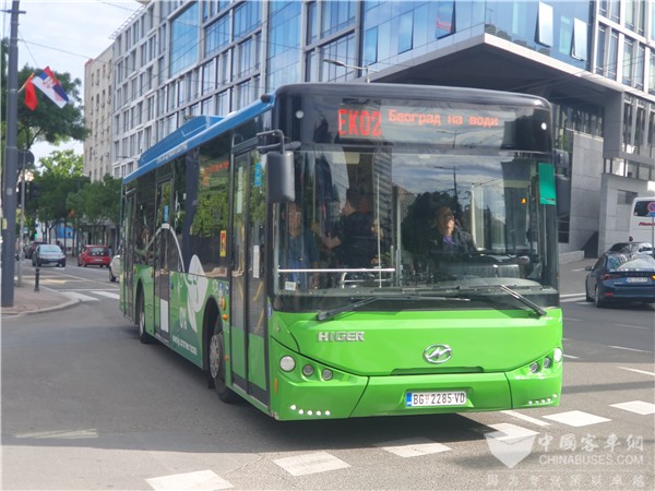 塞尔维亚街头的中国元素不只是五星红旗 还有苏州金龙海格客车!
