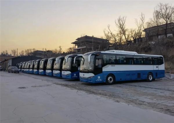 太原公交五星级驾驶员李灵：车厢当成“家” 乘客当亲人