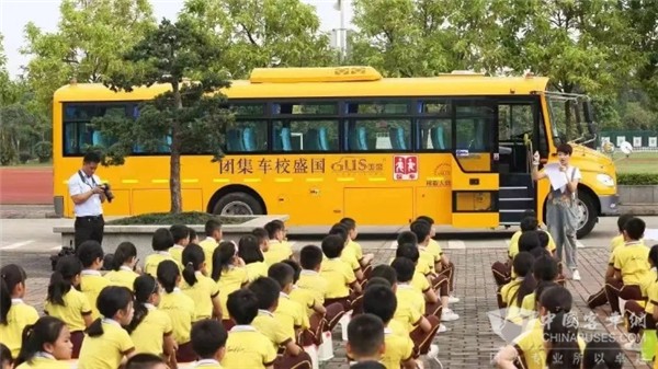 为母爱“加码”！中通校车呵护学童每一份安全成长