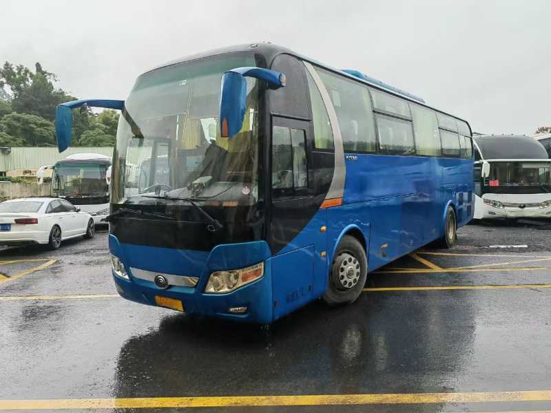 三胞胎国四51座宇通6110气囊旅游车 