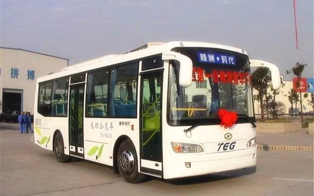 敢为人先 开拓新篇 第一台电动客车诞生记