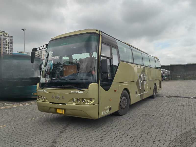 粤牌国四49座青年6115气囊中门旅游车