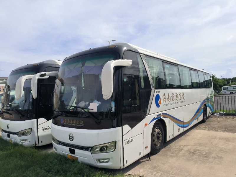 2018年10月 大型高一级50座国五金旅6122气囊中门车