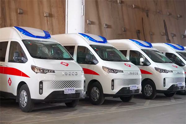 依维柯聚星救护车批量交付 护航湖南河南医疗急救新高度